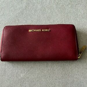 Michael Kors Zip Around Wallet
